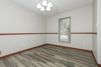 8233 Lake Ridge Dr in West Chester Township, OH - Building Photo - Building Photo