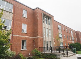 Equity Park in Oakville, ON - Building Photo