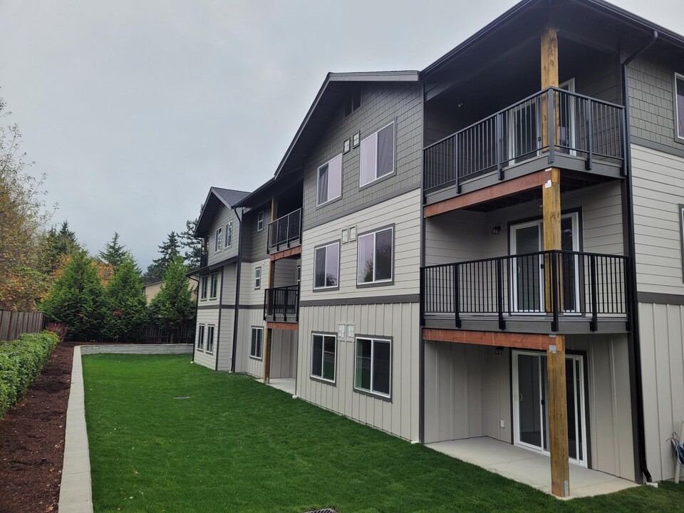 Harbor Station Apartments in Oak Harbor, WA - Building Photo