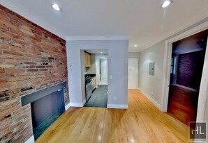 AVENUE B in New York, NY - Building Photo