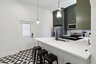 1133 E Henry St in Savannah, GA - Building Photo - Building Photo