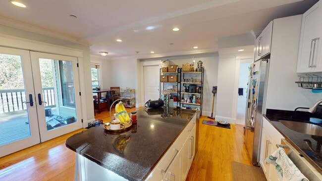 31 Walden St, Unit #2 in Cambridge, MA - Building Photo - Building Photo