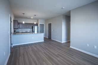 Forum Flats in Memphis, TN - Building Photo - Interior Photo