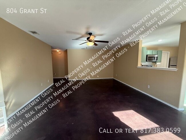 804 Grant St in Burleson, TX - Building Photo - Building Photo