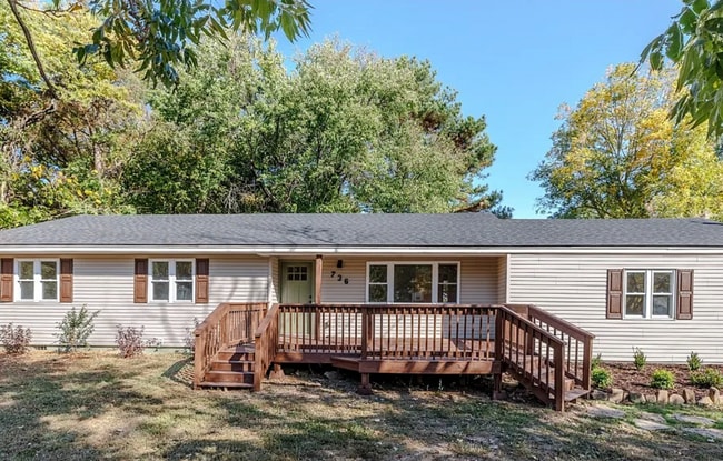 property at 736 E Ash St