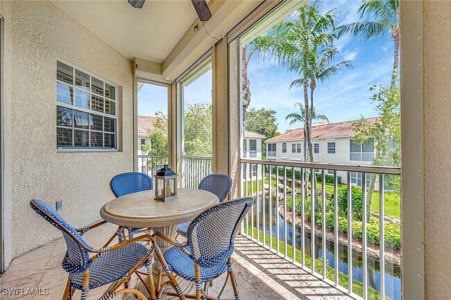 400 L'Ambiance Cir in Naples, FL - Building Photo - Building Photo