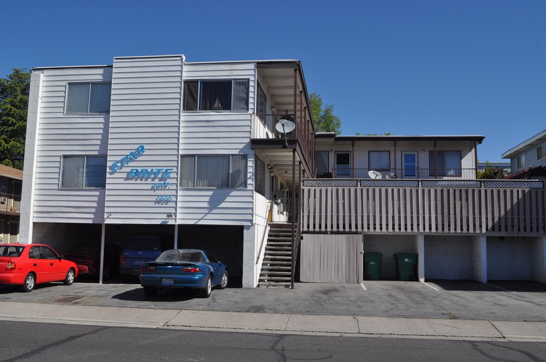 Star Brite Apartments in Reno, NV - Foto de edificio