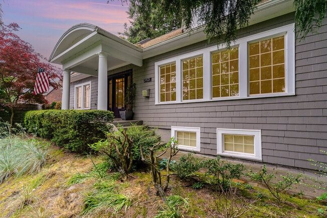 property at 3901 S Court St