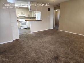 325 Ruskin Dr-Unit -4 in Colorado Springs, CO - Building Photo - Building Photo