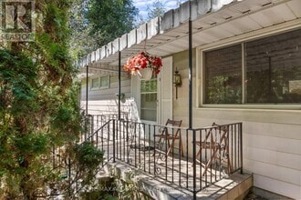 242 Francis St E in Kawartha Lakes, ON - Building Photo - Building Photo