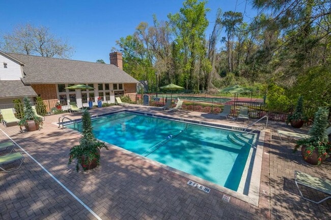 Aspen Run I and II in Tallahassee, FL - Building Photo - Building Photo