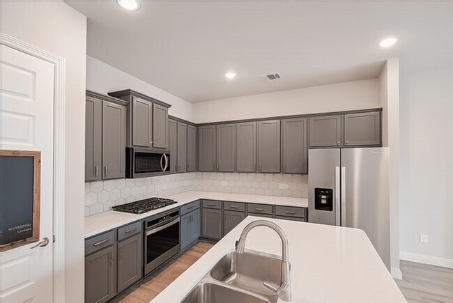 10292 Bayou Oaks Dr in Shenandoah, TX - Building Photo - Building Photo