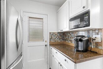 5501 NW 2nd Ave in Boca Raton, FL - Building Photo - Building Photo