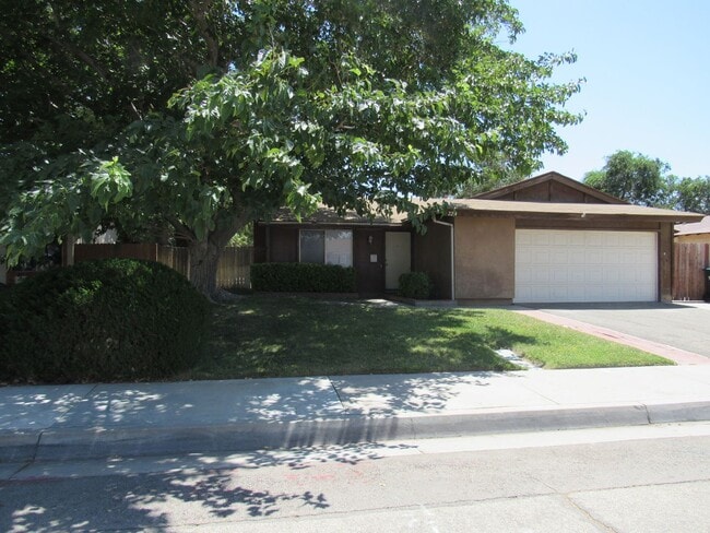 2214 W Ave K-15 in Lancaster, CA - Building Photo - Building Photo