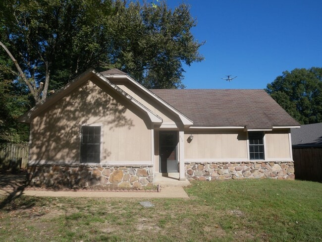 property at 850 Pinestone Pl