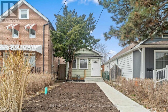68 Greendale Ave in Toronto, ON - Building Photo - Building Photo