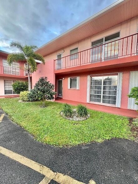 26 Golfs Edge in West Palm Beach, FL - Building Photo - Building Photo