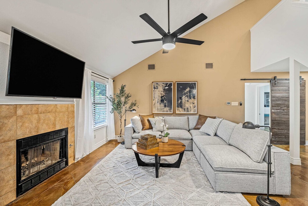 7108 Dallas Dr, Unit SI ID1292404P in Austin, TX - Building Photo