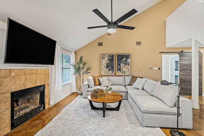 7108 Dallas Dr in Austin, TX - Building Photo - Building Photo