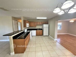 8505 Temple Park Dr in Tampa, FL - Foto de edificio - Building Photo