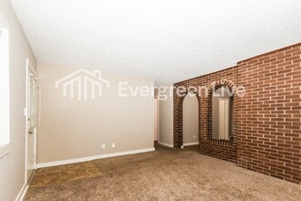 304 Applegate Rd in Englewood, OH - Building Photo - Building Photo