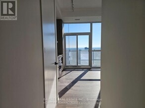 225 Commerce St in Vaughan, ON - Building Photo - Building Photo