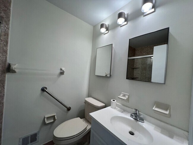 9153 Ellie Dr in Philadelphia, PA - Building Photo - Building Photo