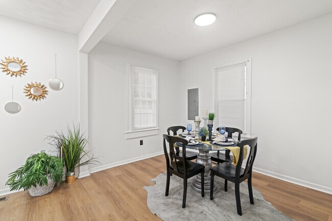 2104 Marshall Ave in Newport News, VA - Building Photo - Building Photo