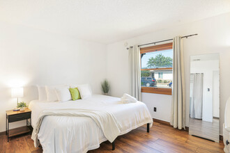 4407 Dakota Dr in San Diego, CA - Building Photo - Building Photo
