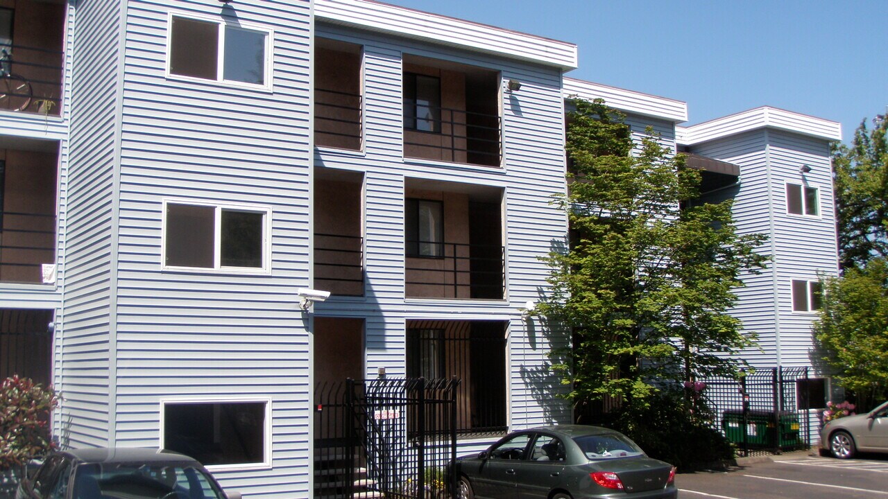 New Horizons Apartments in Burien, WA - Building Photo