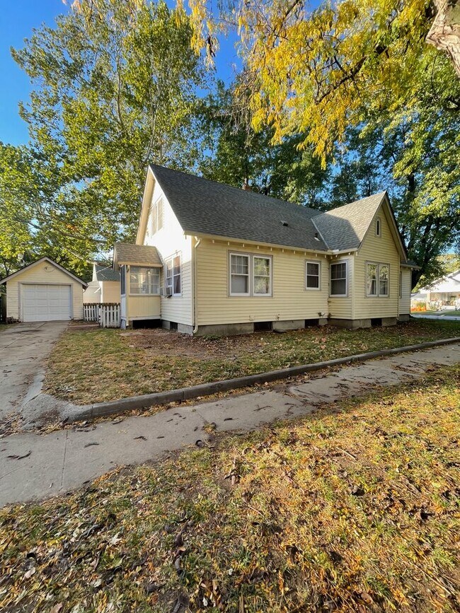 1122 6th St in Clay Center, KS - Building Photo - Building Photo