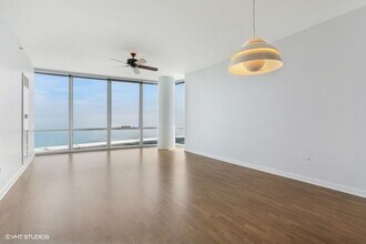 1211 S Prairie Ave, Unit 2603 in Chicago, IL - Building Photo - Building Photo
