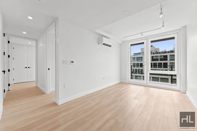 4 AVENUE