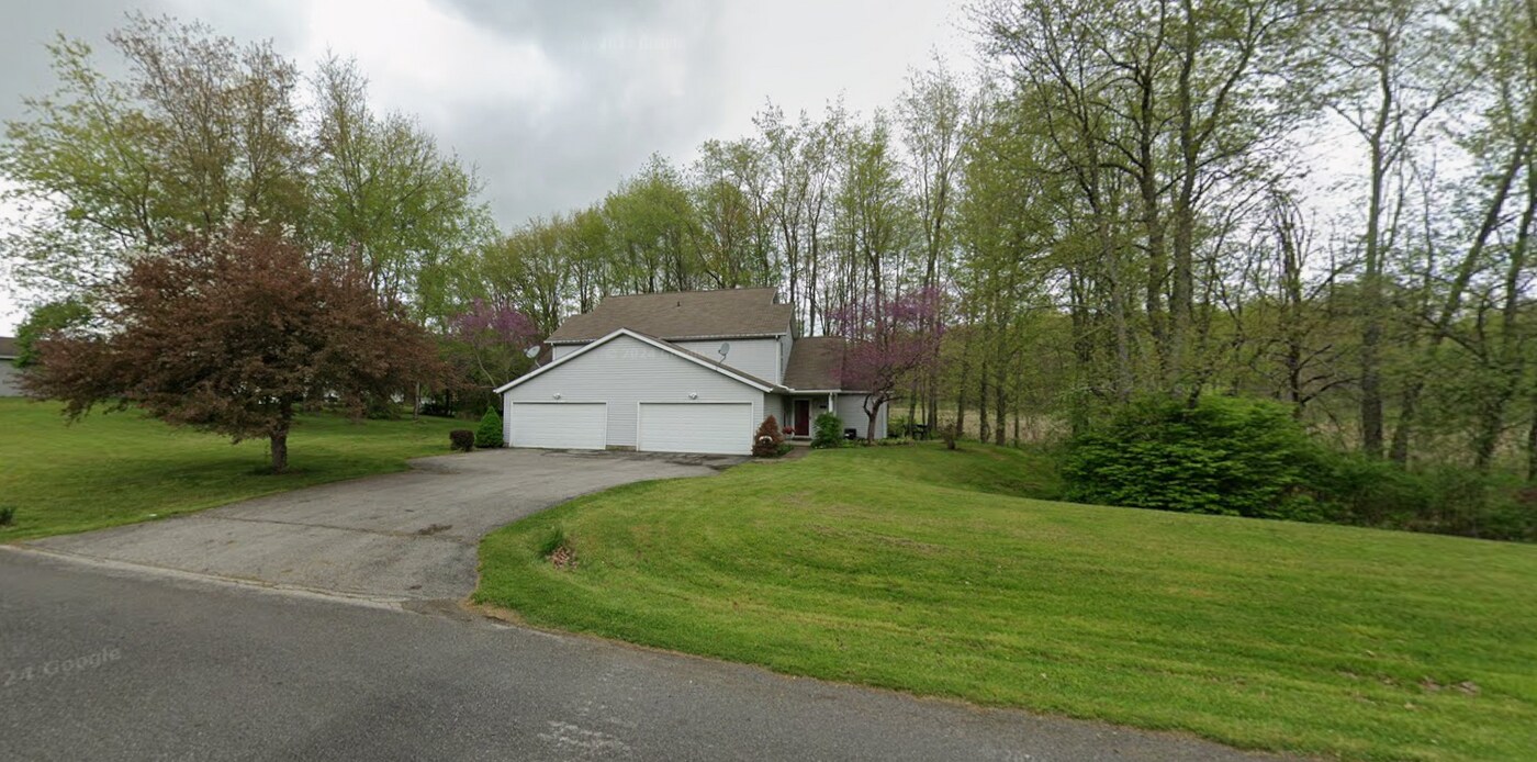 2069 Rolling Meadows Ln, Unit 2069 in Akron, OH - Building Photo
