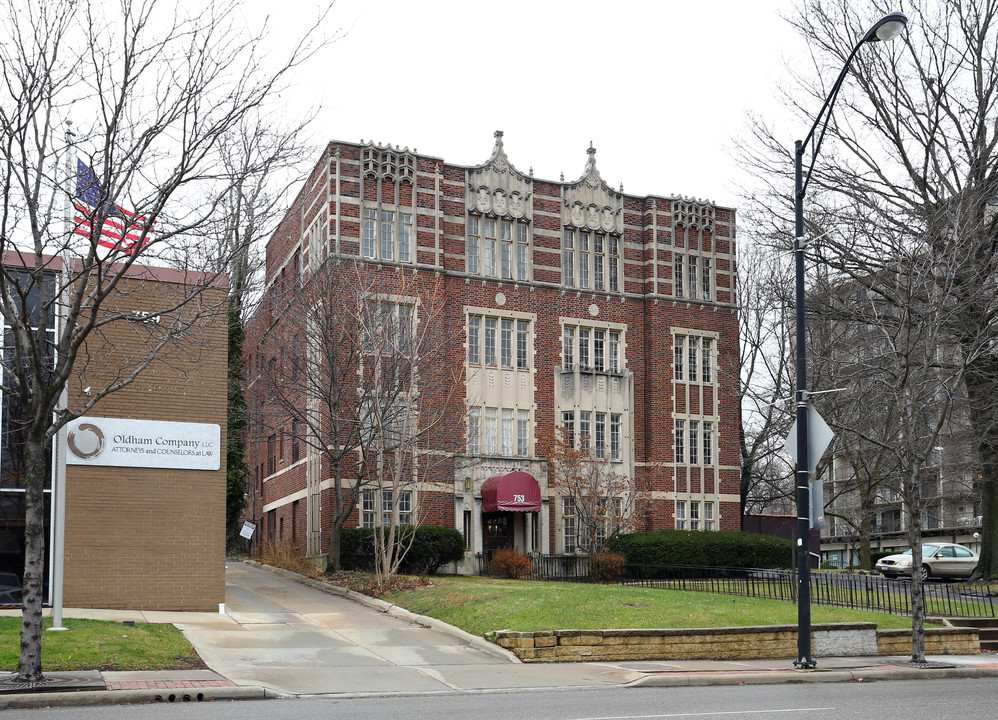 753 W Market St in Akron, OH - Building Photo