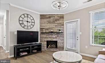 20451 Chesapeake Square in Sterling, VA - Building Photo - Building Photo