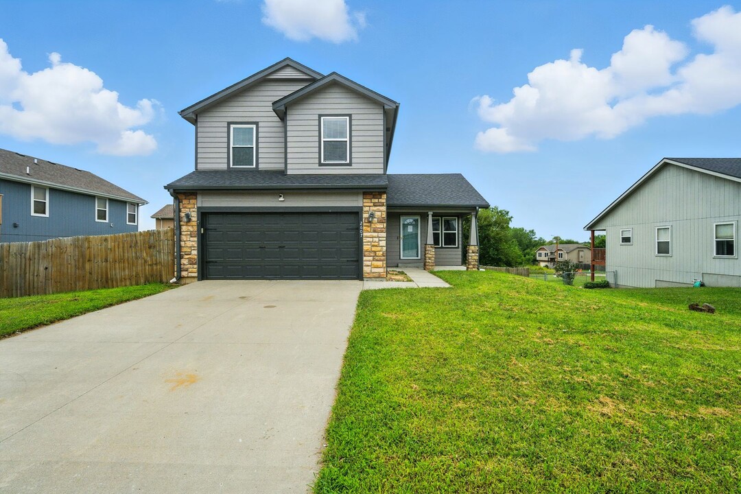 2607 Paige Ln in Junction City, KS - Building Photo