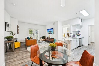 Stone Cliff Apartments in Aurora, CO - Foto de edificio - Building Photo
