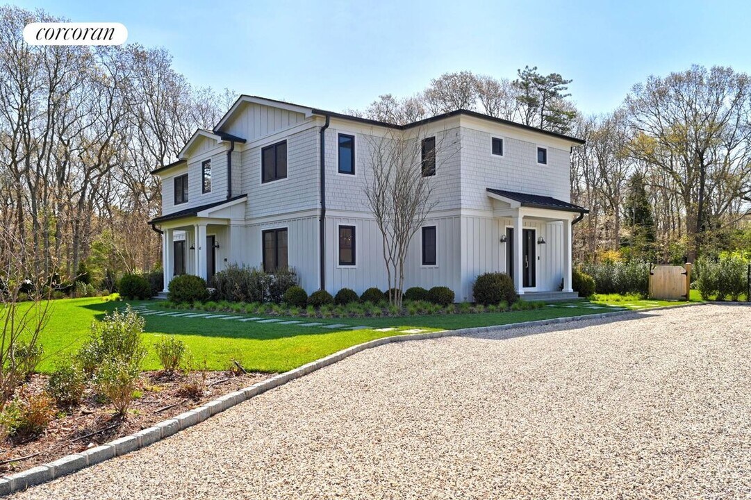 42 Edwards Ave in East Hampton, NY - Building Photo