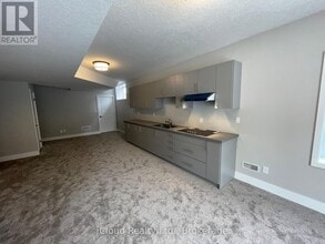 27 Hollybrook Trail in Kitchener, ON - Building Photo - Building Photo