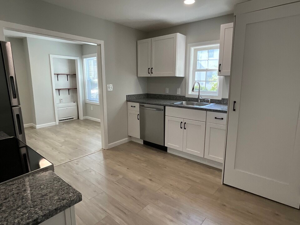 10 Twombly St in Dover, NH - Building Photo