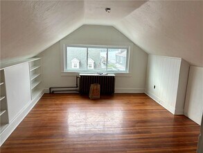 31 Bayside Ave in Newport, RI - Building Photo - Building Photo