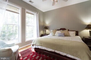 2403 Shreve Hill Rd in Dunn Loring, VA - Building Photo