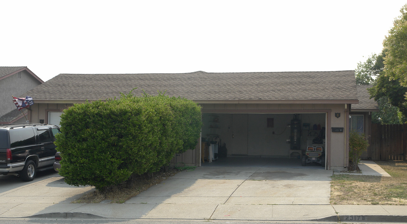 2317 Manzanita Way in Antioch, CA - Building Photo