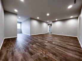 2322 College St, Unit 4 in Cedar Falls, IA - Building Photo