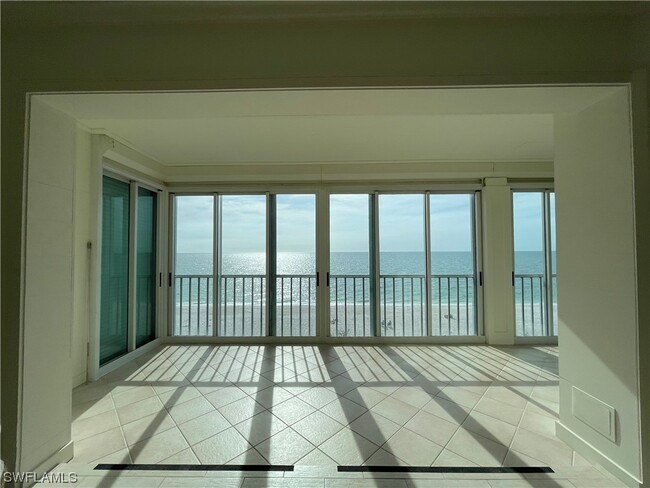 267 Barefoot Beach Blvd in Bonita Springs, FL - Foto de edificio - Building Photo