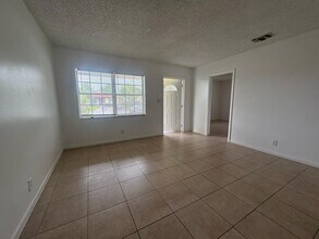 1480 NW 19th Ct in Fort Lauderdale, FL - Building Photo - Building Photo
