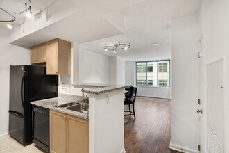 851 N Glebe Rd in Arlington, VA - Building Photo - Building Photo