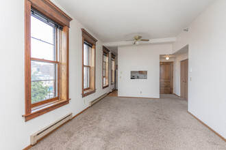 Block 6 Apartments in Fargo, ND - Foto de edificio - Interior Photo