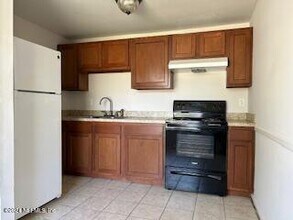 2678 Sunrise Village Dr in Orange Park, FL - Building Photo - Building Photo